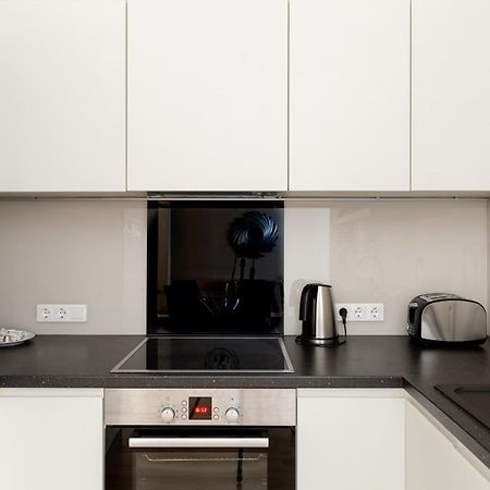 Lovely 2-Bedroom Apartment At The Vaci Street Budapest Exterior photo