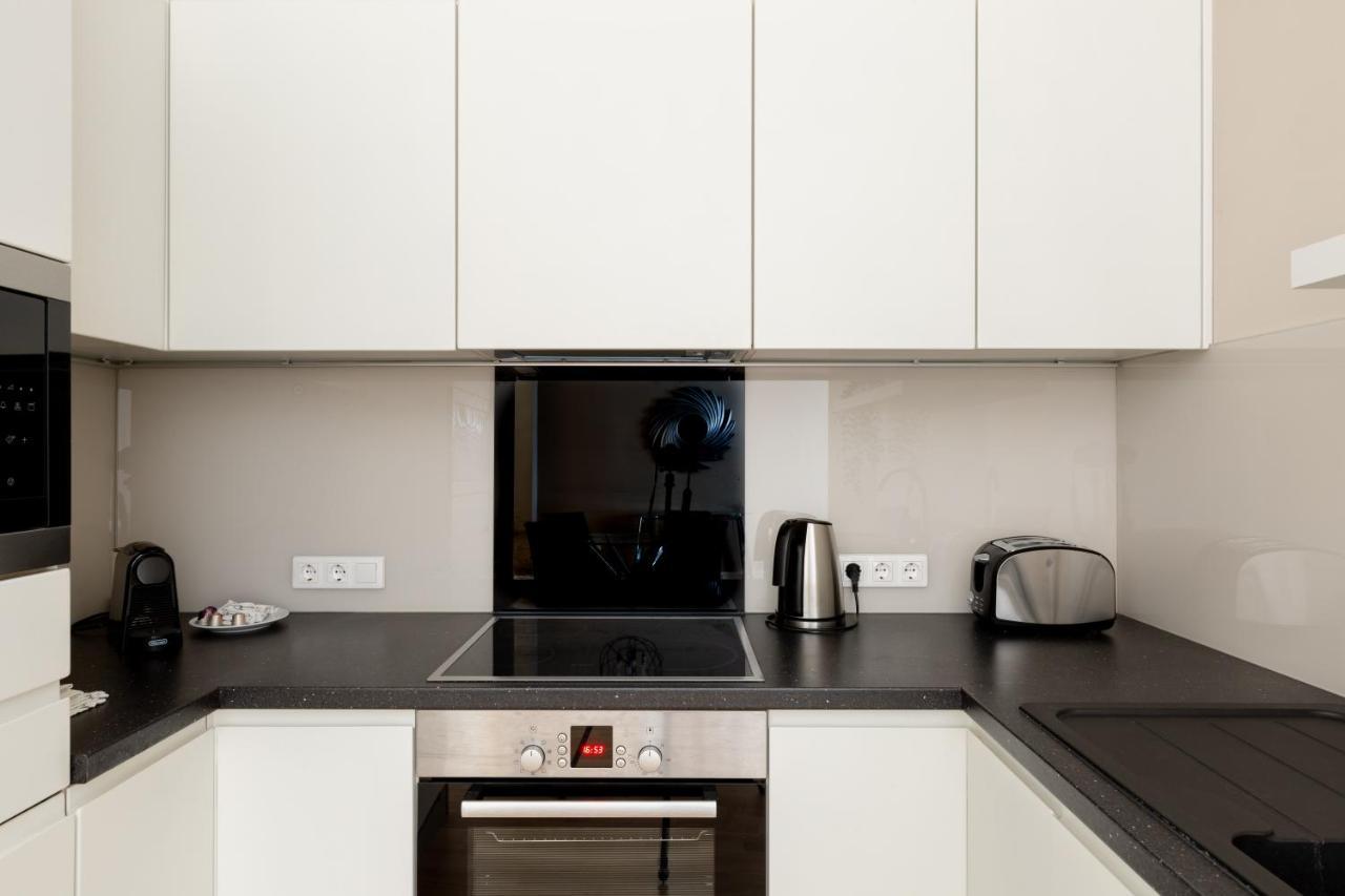 Lovely 2-Bedroom Apartment At The Vaci Street Budapest Exterior photo