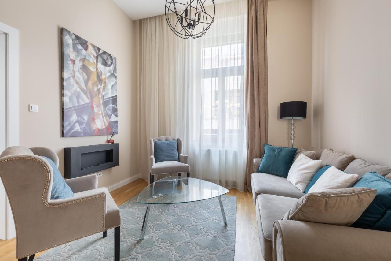 Lovely 2-Bedroom Apartment At The Vaci Street Budapest Exterior photo