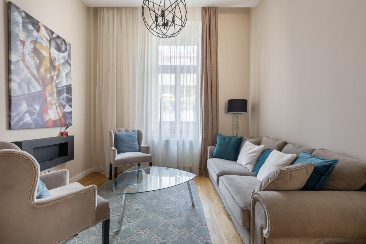 Lovely 2-Bedroom Apartment At The Vaci Street Budapest Exterior photo